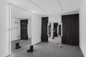 Installation view, Julian-Jakob Kneer, brunand brunand, Berlin, Sep 11-Oct 23, 2021 © the artist & brunand brunand, Berlin. Ph: Marjorie Brunet Plaz Installation view, Julian-Jakob Kneer, brunand brunand, Berlin, Sep 11-Oct 23, 2021 © the artist & brunand brunand, Berlin. Ph: Marjorie Brunet Plaz